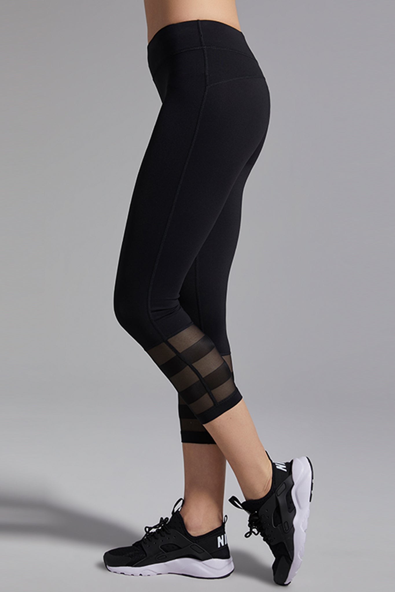 Line Crop Legging